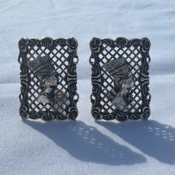 VINTAGE Silver Egyptian Queen Nefertiti Clip On Earrings - Picture 1 of 2